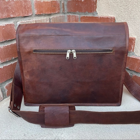 Handcrafted Artisan • Goat Leather Laptop/Book Messenger Bag - Picture 3 of 9